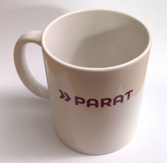 Weisse Tasse mit PARAT-Logo